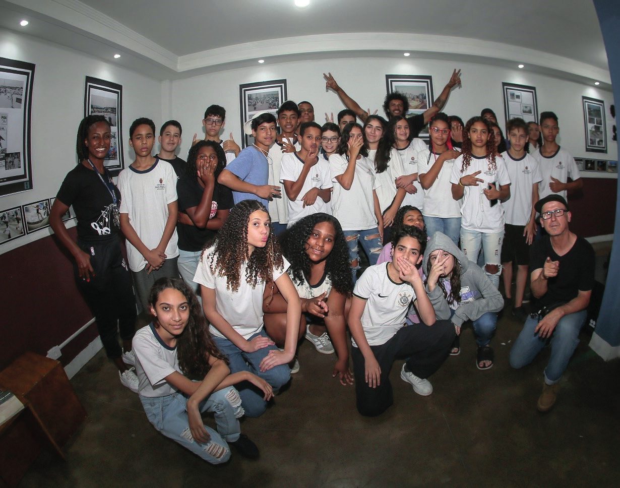 Crianças do CEU Inácio Monteiro na exposição